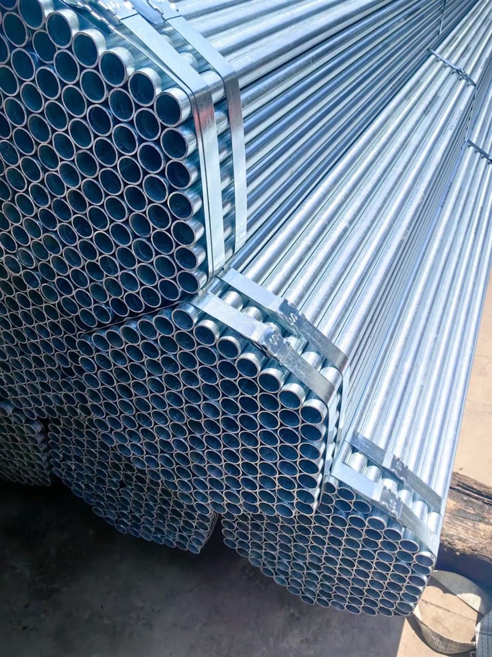 ERW oceľová rúra pozinkovaná rúra ASTM A53 ERW olejová a plynová vrtná rúra 4/6 palcový priemer Gi galvanizovaná rúra